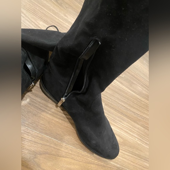Marc Fisher knee high flat black boots suede size 9m I’ve the knee boots - Picture 3 of 6